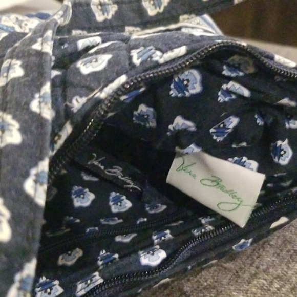 BOGO FREE Vera Bradley mini purse - Picture 4 of 8